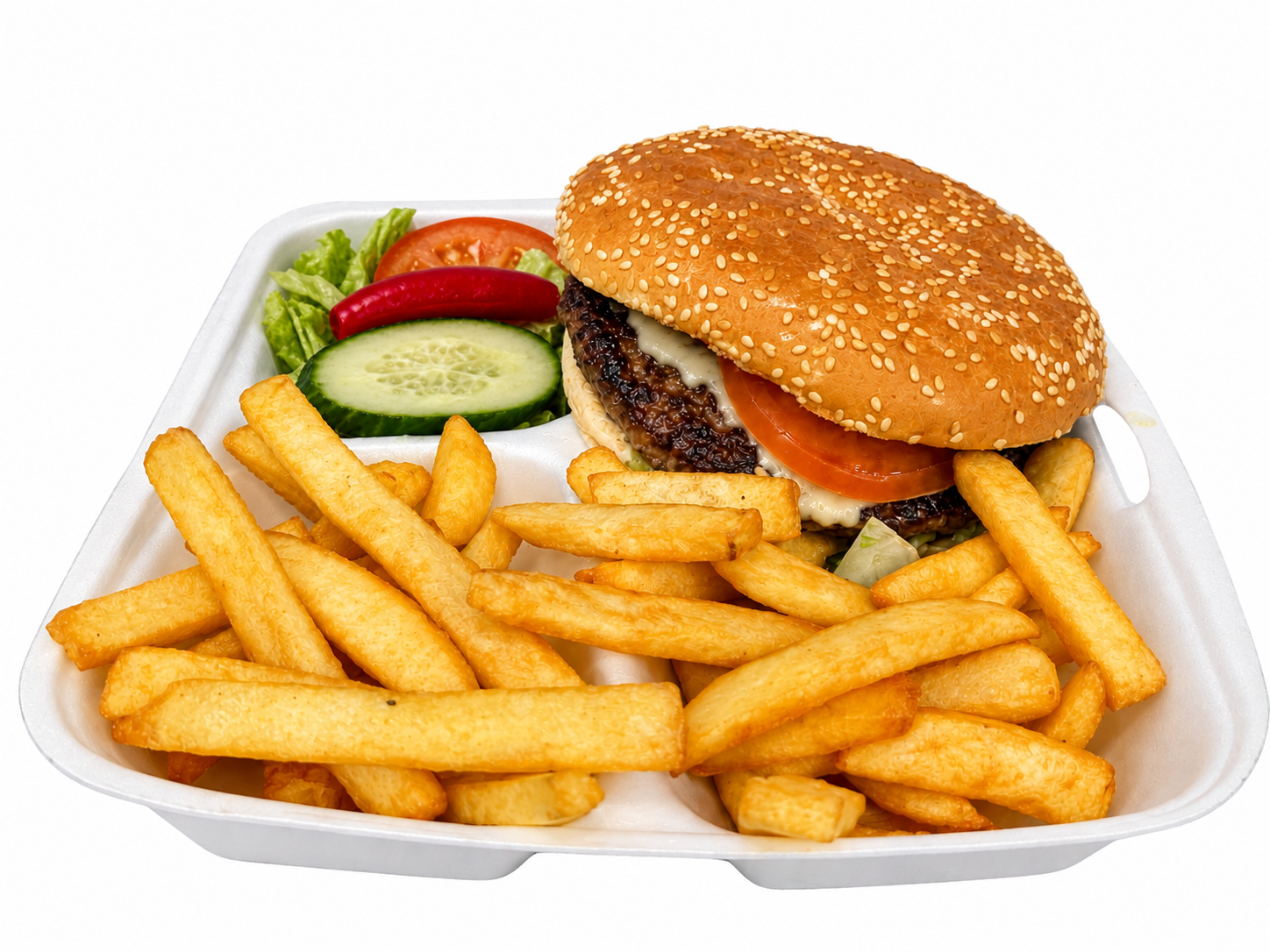 cheeseburgertallerken med pommes frites og salat